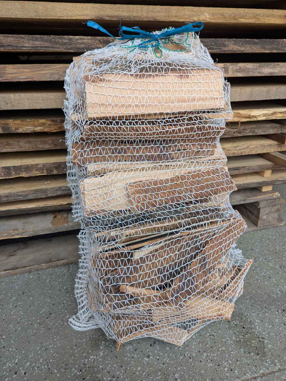 Raschelsack Brennholz